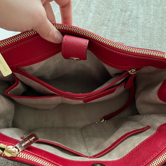Michael Kors red hand bag - Picture 3 of 5